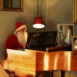 Santa plays the piano